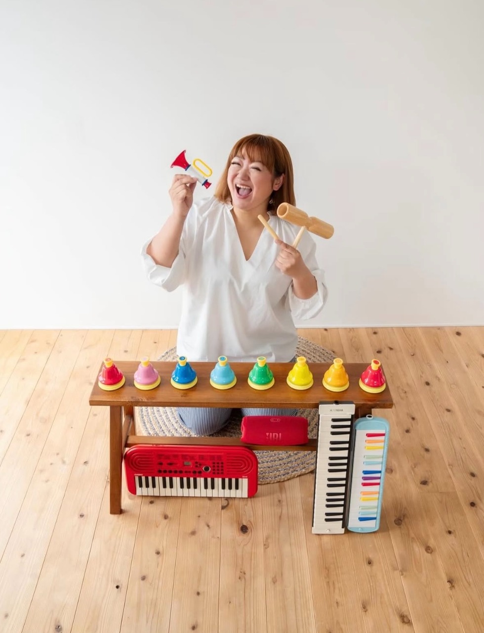声楽家・リトミック講師の平戸伊都子さんと楽しく歌って遊びましょう。